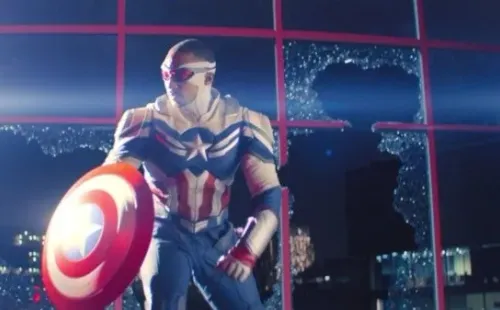 Sam Wilson con su traje de Capitán América en The Falcon and The Winter Soldier. (3)