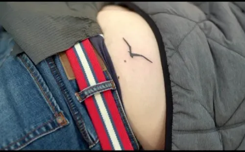 El resultado del tatuaje en el glúteo de Martín Cárcamo, tras la apuesta con Mauricio Pinilla.