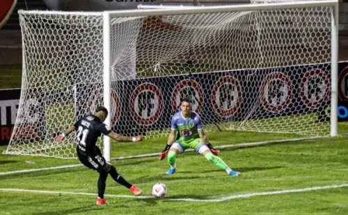 Solari le gana la pulseada a Gaete en Colo Colo para el superclásico si Martín Rodríguez no se recupera.