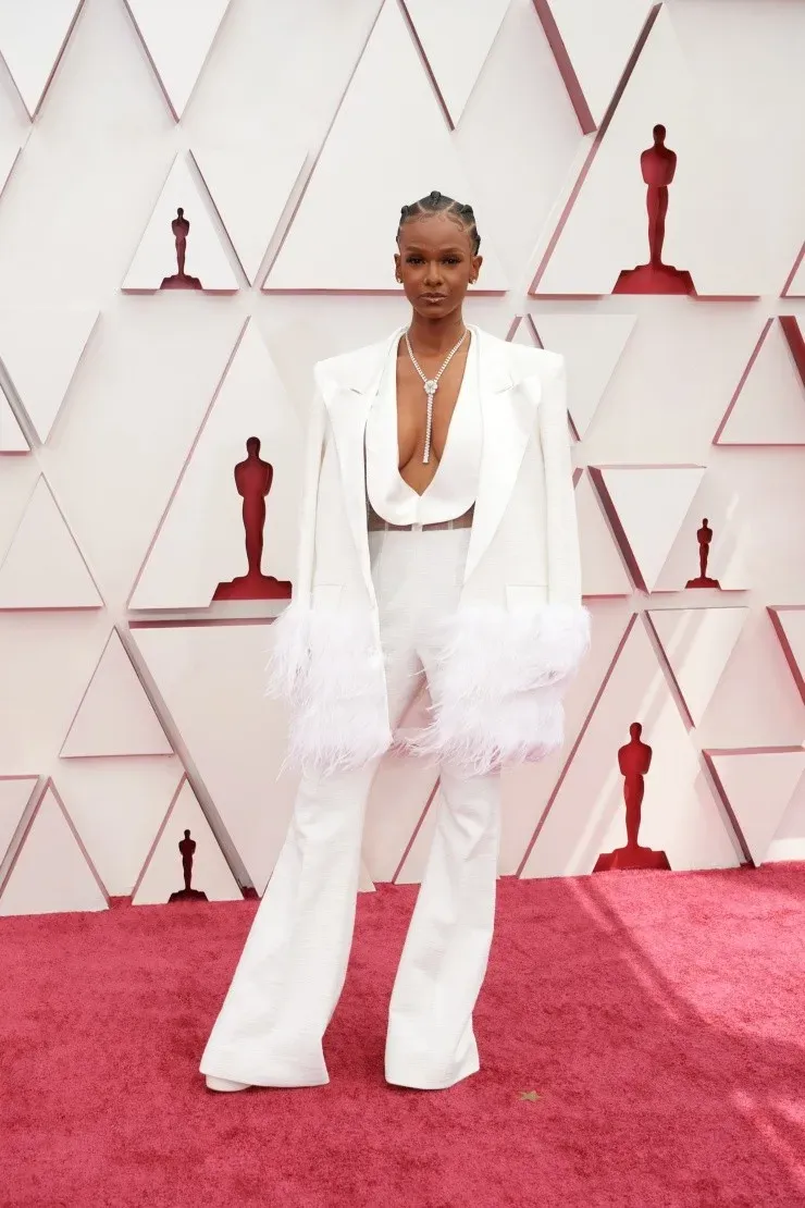 Looks alfombra roja de los Oscar 2021.(12)