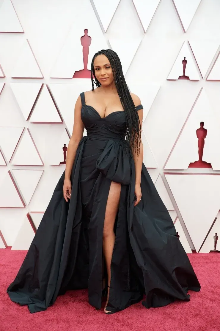 Looks alfombra roja de los Oscar 2021.(13)