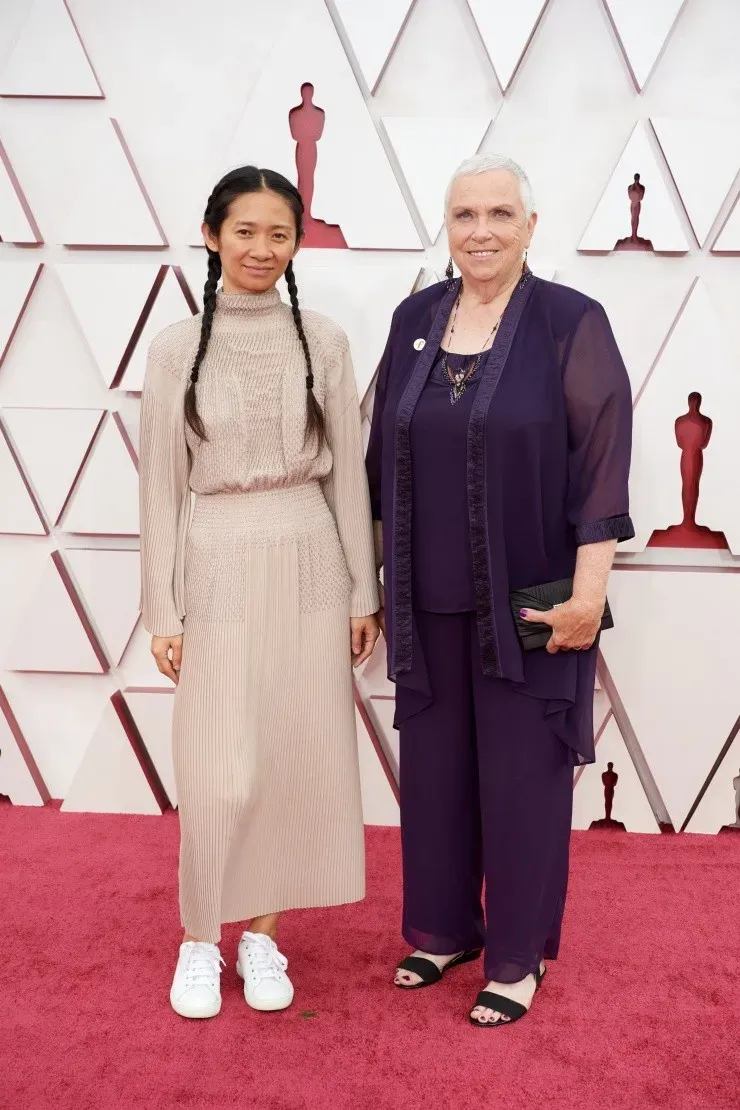 Looks alfombra roja de los Oscar 2021.(15)