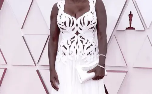Looks alfombra roja de los Oscar 2021.(17)
