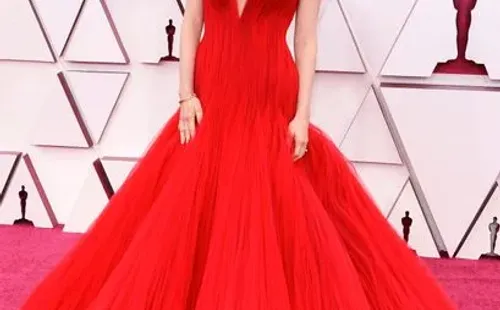 Looks alfombra roja de los Oscar 2021.(21)