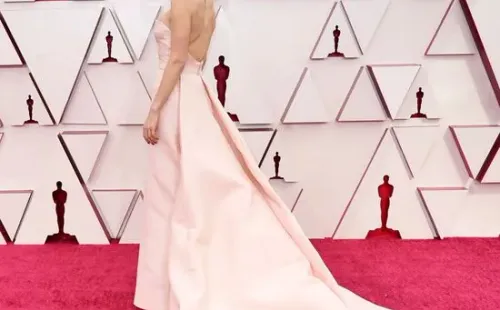 Looks alfombra roja de los Oscar 2021.(24)