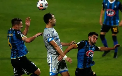 Huachipato no pudo como local ante 12 de Octubre y lamenta lesión de Poblete. (Foto: Copa Sudamericana)