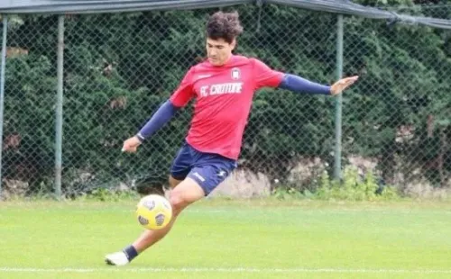 Luis Rojas, ex U. de Chile y actual Crotone, nació el6 de marzo de 2002 .