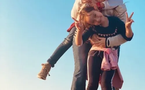Mónica Godoy junto a sus hijas Ema y Leonor.(1)