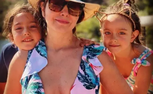 Mónica Godoy junto a sus hijas Ema y Leonor.(2)
