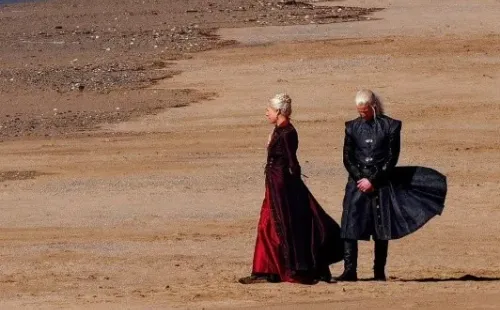 Matt Smith y Emma D’Arcy en las primeras imágenes desde el set de House of the Dragon. (3, foto: Daily Mail)