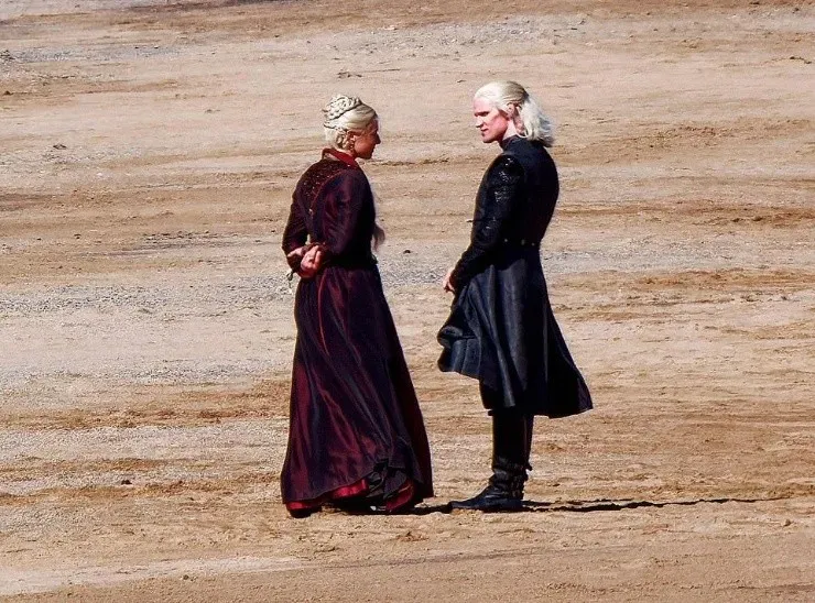 Matt Smith y Emma D’Arcy en las primeras imágenes desde el set de House of the Dragon. (4, foto: Daily Mail)