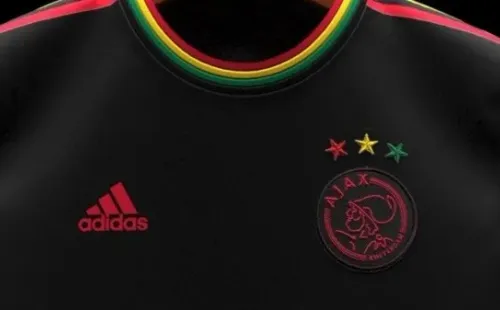 Los colores rastafaris destacan en la camiseta homenaje de Ajax a Bob Marley.