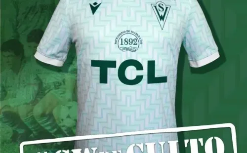 La nueva camiseta de Wanderers será estrenada este lunes ante la U en el campeonato nacional. Foto: Gentileza Wanderers