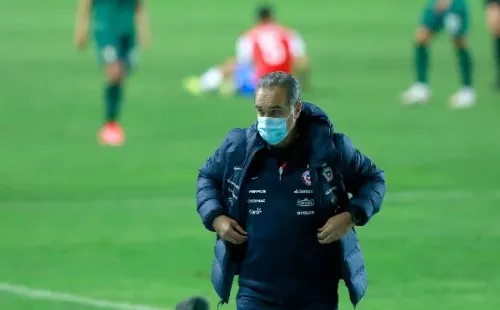 Martín Lasarte planea lo que será la participación de la Selección Chilena en las eliminatorias y en Copa América en junio próximo. Foto: Agencia Uno.