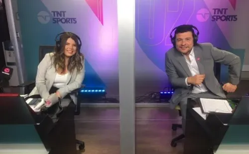 Rocío Ayala relató el partido de Santiago Morning y Santa Cruz de la Primera B junto a Leonardo Burgueño. Foto: TNT Sports.