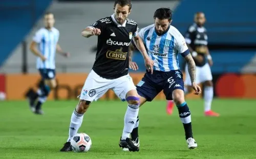 Eugenio Mena fue clave para el triunfo ante Sporting Cristal. Foto: Agencia Uno