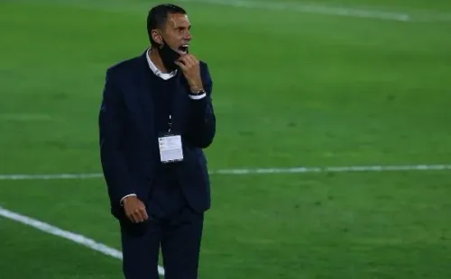 Gustavo Poyet suma varias críticas por las dos derrotas en la Copa Libertadores. (Foto: Agencia UNO)