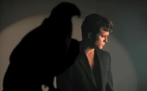 Luis Miguel, la serie: El video de “Ayer” le provocó más de un dolor de cabeza a Micky.