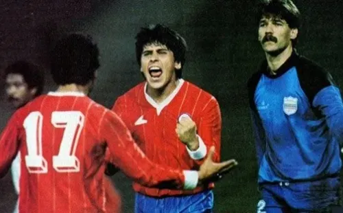 Coke Contreras fue seleccionado nacional en la década de los 80 y 90 gracias a su valiosa técnica para pegarle a la pelota que lo transformó en un gran pateador de tiros libres. Foto: Archivo.