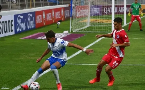 Universidad Católica sucumbió en Copa Libertadores ante Argentinos Juniors, que la derrotó 2-0 en San Carlos de Apoquindo. Foto: Agencia Uno.