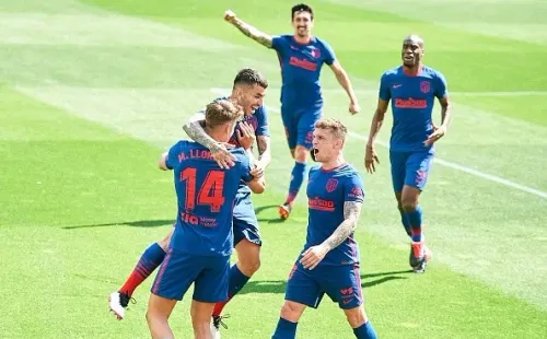 El Atlético Madrid ganó a Elche y sigue con la primera opción al título.