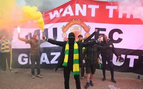 Hinchas del United protestando en contra de los dueños del club. (FOTO: Getty)