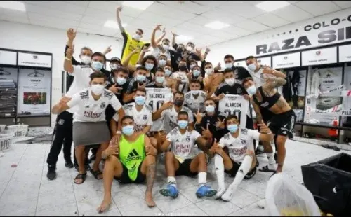 La fiesta en el camarín de Colo Colo sigue dejando contagiados. Foto: Colo Colo