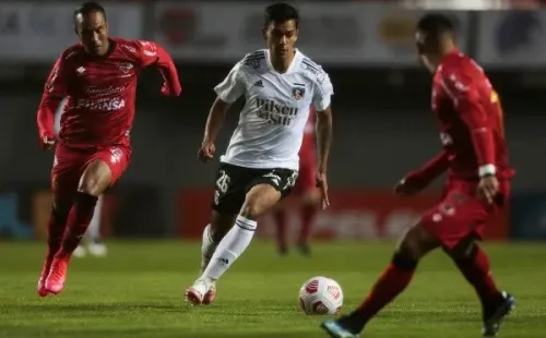 Villanueva fue uno de los más experimentados en el equipo juvenil de Colo Colo. Foto: Agencia Uno