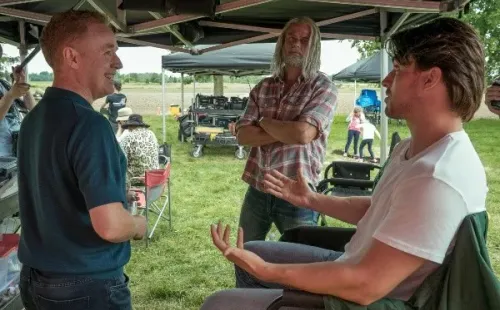 El Legado de Júpiter: El autor del cómic Mark Millar conversando con Josh Duhamel y Andrew Horton.