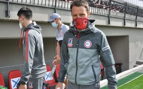 El DT cementero quiere conseguir un buen resultado este martes ante Vélez.