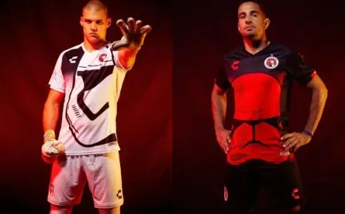 Los jugadores del primer equipo modelaron la notable indumentaria.
