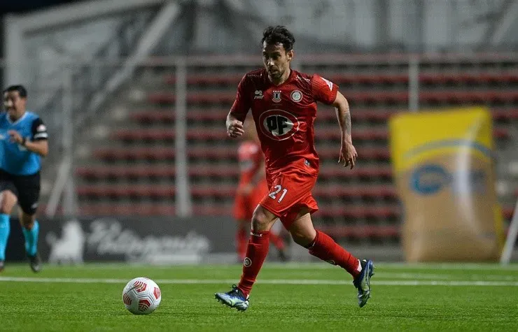 Jorge Valdivia fue clave con grandes asistencias en el triunfo de Unión La Calera ante Antofagasta. | Foto: Agencia Uno.