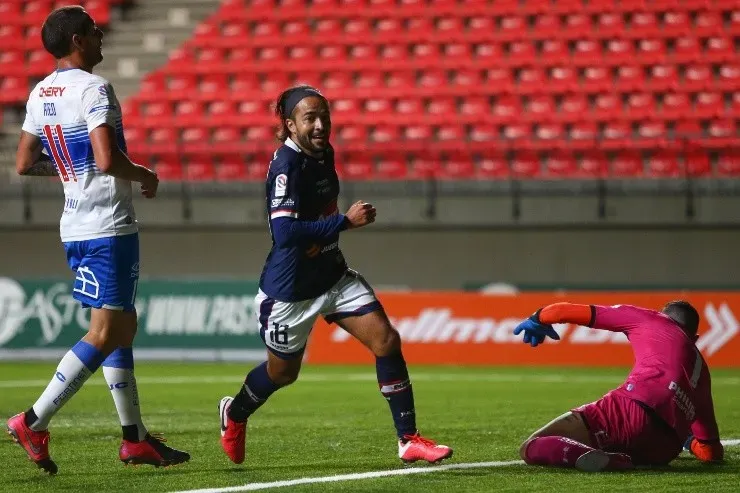 Mathías Vidangossyanotó el que se ha señalado como mejor gol del presenteCampeonato Nacional en La Calera ante la UC. | Foto: Agencia Uno.