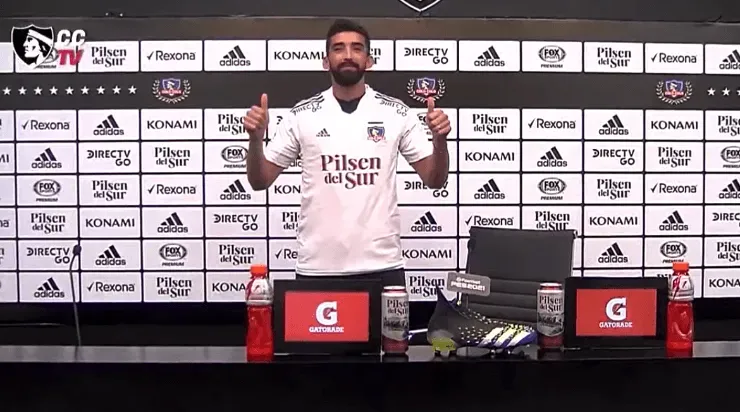 Emiliano Amor fue presentado este martes como jugador de Colo Colo. Foto: Colo Colo
