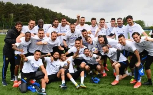El plantel del Inter de Milán es pura fiesta tras la obtención del título de Serie A. Foto: Inter