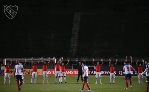 Así protestó el plantel en el partido con Bahía. Foto: Independiente