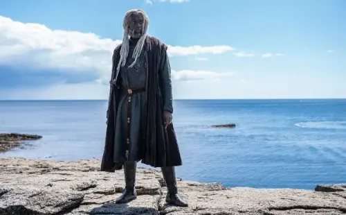 House of the Dragon:Steve Toussaint interpretando a Corlys Velaryon, más conocido como The Sea Snake.