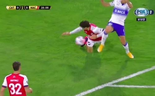 Marichalcometió una evidente mano en el área cruzada. (FOTO: FOX SPORTS)