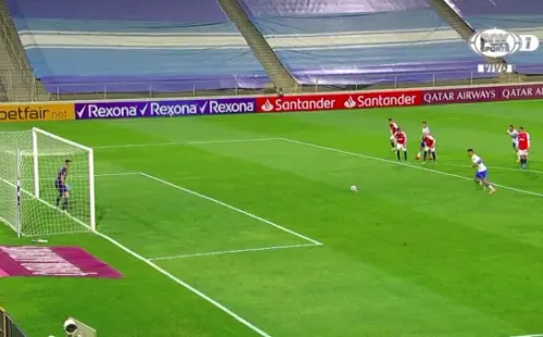 El Toro le pegó fuerte con la derecha(FOTO: FOX SPORTS)