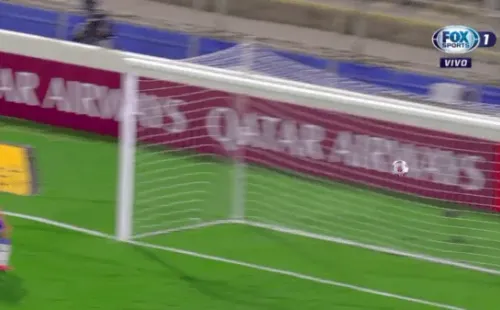 Dituro no pudo contener el remate de Fernández(FOTO: FOX SPORTS)