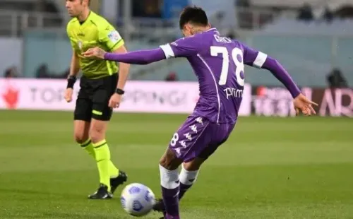 Pulgar se ha transformado en el especialista en los tiros libres de la Fiorentina. Foto: Getty Images