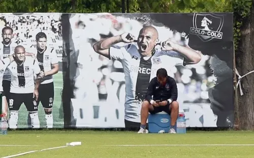 El Coto Sierra tuvo un complicado paso como entrenador de Colo Colo por sus conflictos con Humberto Suazo y Julio Barroso. Foto: Agencia Uno.