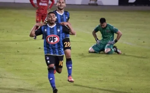 La última victoria de Huachipato fue en el partidazo que ganaron 5-3 frente a Ñublense. (Foto: Agencia Uno)