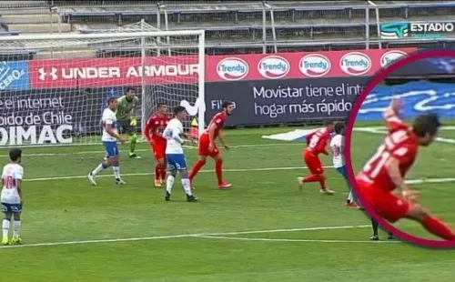 Valdivia se habría golpeado el ojo en el despeje(FOTO: TNT SPORTS)