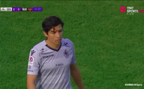 Matías Fernández debió abandonar la cancha rápidamente por una molestia muscular.