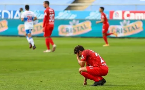 Jorge Valdivia lo pasó mal en San Carlos de Apoquindo por su mareo. Foto: Agencia Uno