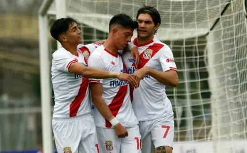 Pablo Parra marca de penal el empate definitivo entre Curicó Unido y Huachipato (Agencia Uno)
