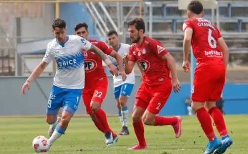 Zampedri no ha tenido un buen arranque de torneo con Universidad Católica. Foto: Agencia Uno