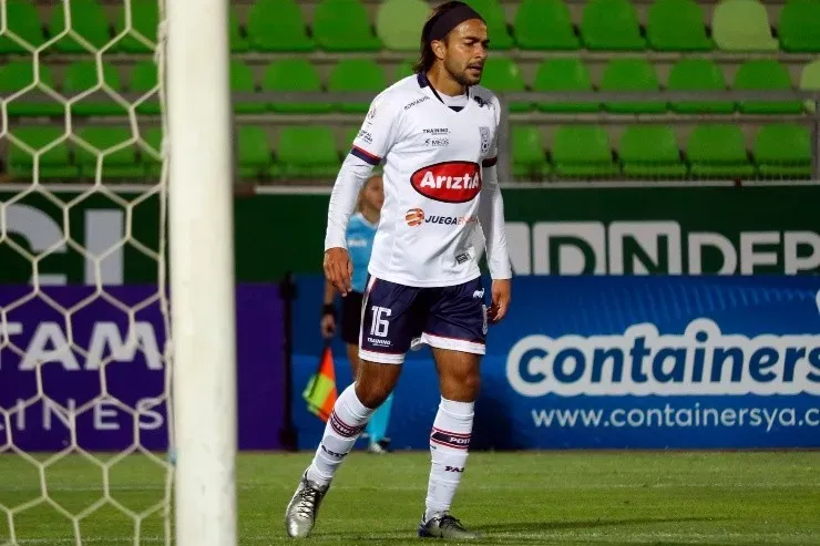 Mathías Vidangossy fue una de las figuras del triunfo de Melipilla ante Santiago Wanderers, para sumar importantes unidades y meterse en la pelea en el Campeonato Nacional. Ahora, va por el título de mejor jugador Juegaenlinea por segunda semana consecutiva. | Foto: Agencia Uno.
