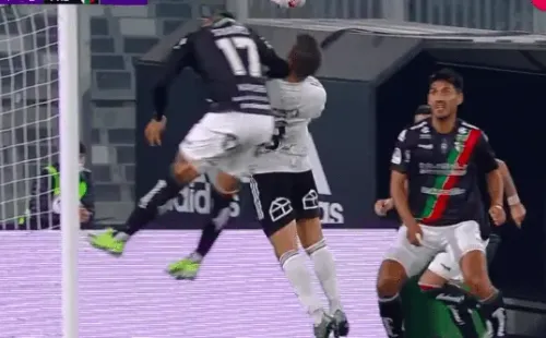 El juez no cobró pena máxima y dejó seguir. (FOTO: TNT Sports)